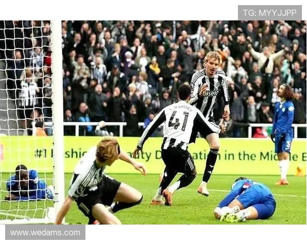 桑切斯滑倒禁区外裁判判维拉前场任意球引争议引发热议